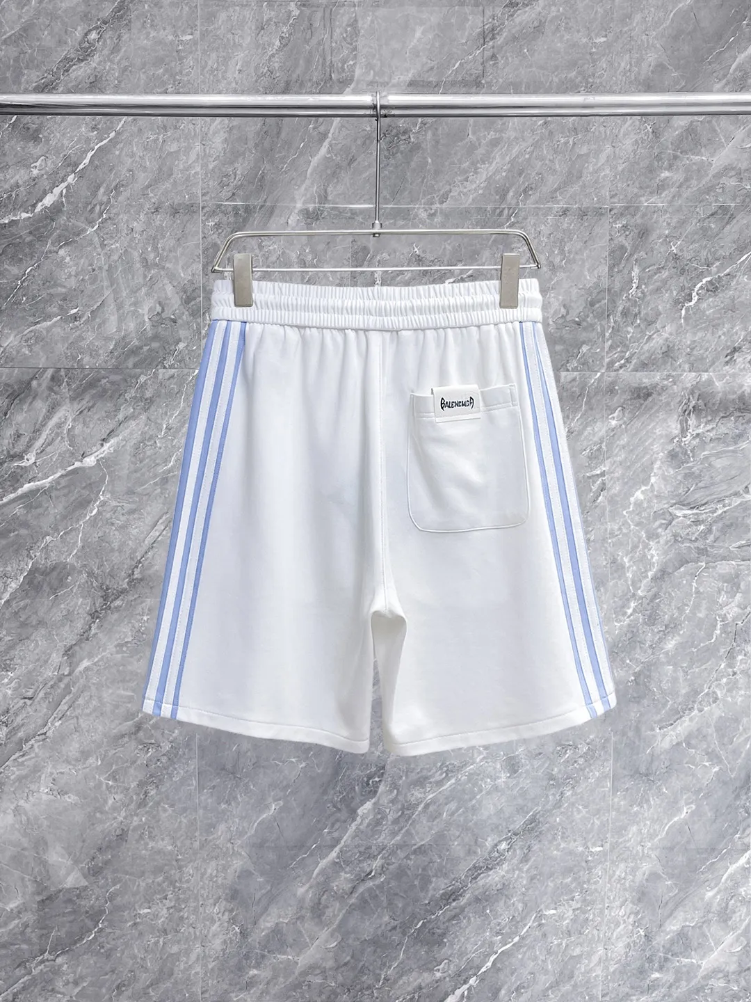 Balenciaga's three-standard complete 2026 summer New Arrival men's casual shorts, advanced custom-made Breathable fabric, Breathable fabric, extremely stretchy and comfortable, impeccable details, top-grade accessories, original logo design concept, delicate and soft feel! The upper body fit is awesome! Size: M-XXXL Please state your height and weight when ordering